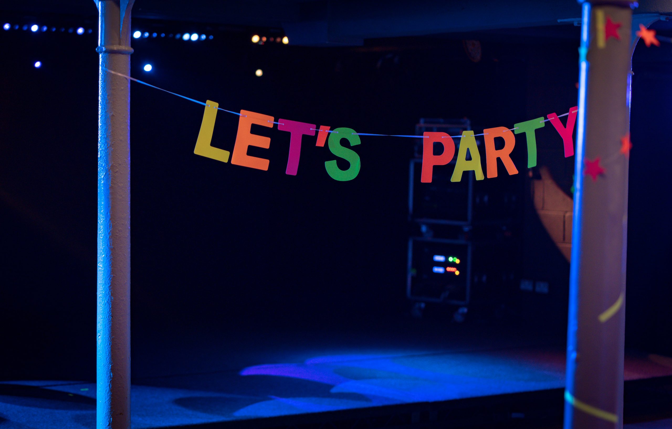 Y2K Prom Murder Mystery Drinks: Cocktails, Mocktails & Punches (Full Recipe Guide)